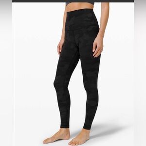 Lululemon Wunder Under Super High-Rise Tight Luxtreme 28"
Camo Deep size 4